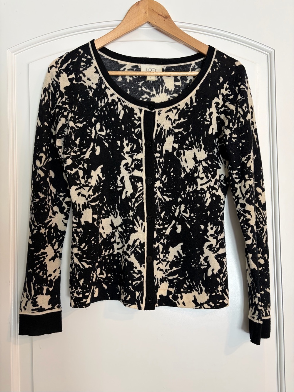 LOFT Ann Taylor Black and Cream Abstract Button Casual Cardigan S